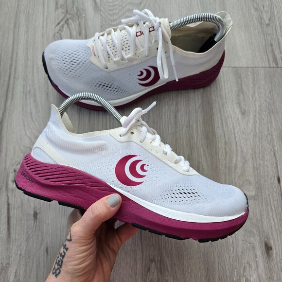 Topo Athletic | Cyclone 'White Sangria' knit sporty running sneakers | WMS 9 - Picture 1 of 10